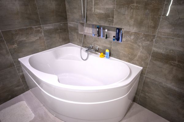 Large Bathtub Installation in Euclid